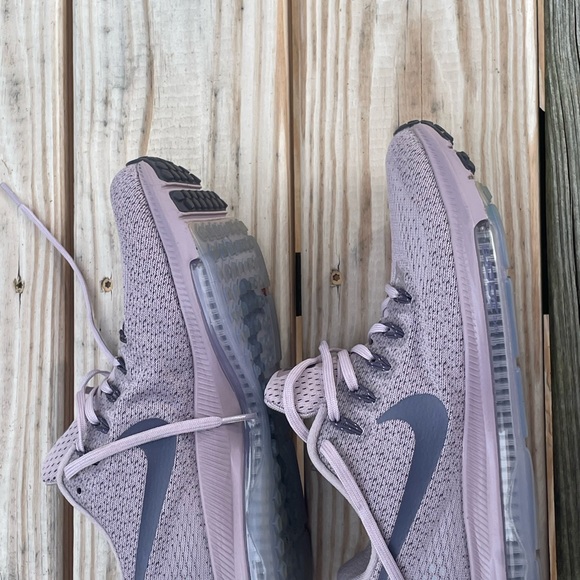 Nice Nike shoes like new - Picture 2 of 3